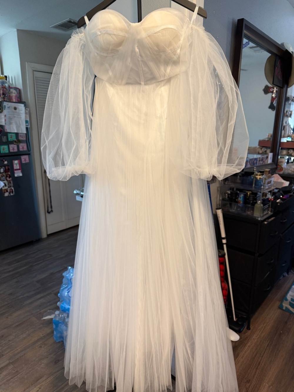 Elegant White Off-Shoulder Tulle Wedding Gown